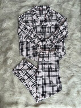 victoria's secret light pink and black plaid long sleeve pajama set